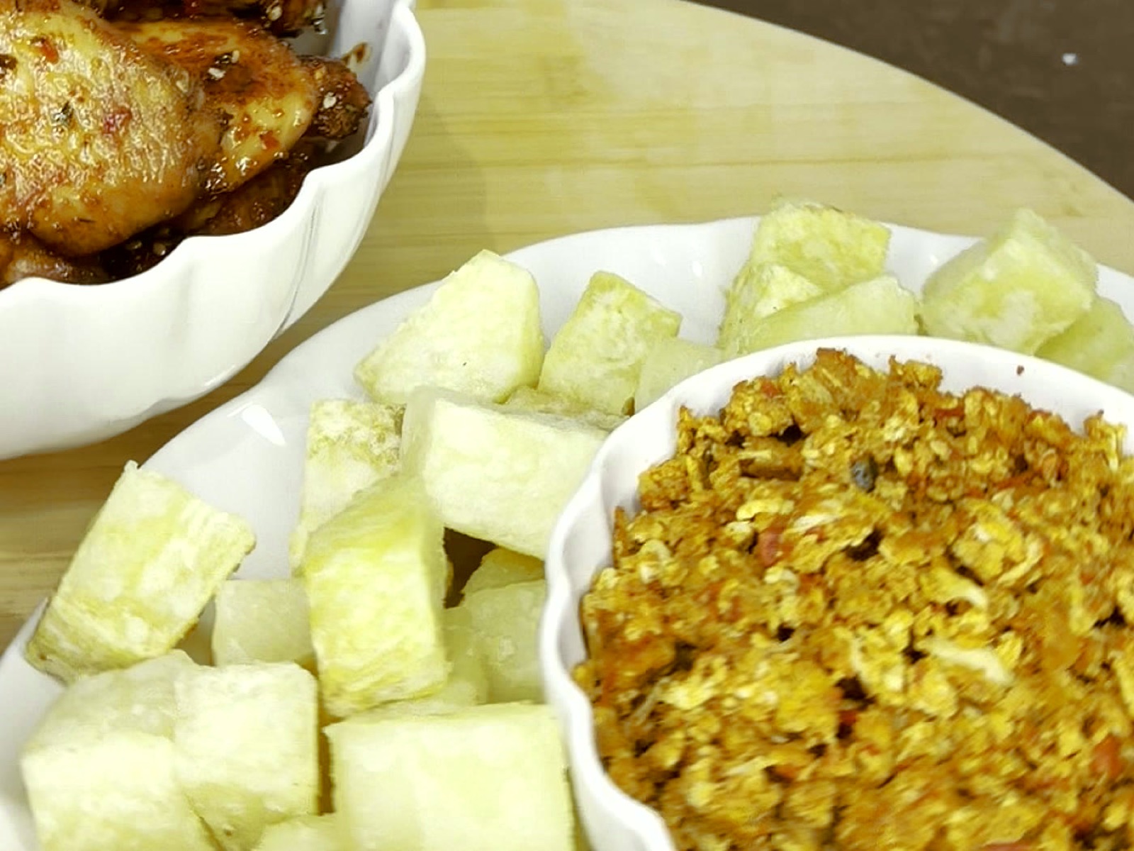Fried yam, egg sauce and chicken wings